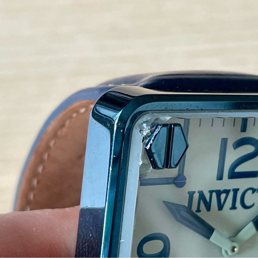 Unique Invicta Square Watch, Model 29824 - Picture 4 of 8